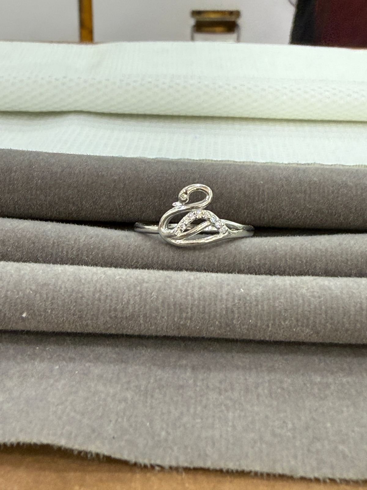 92.5 Silver Swan Ring
